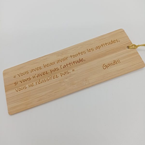 Marque page en bambou avec texte personnalisé