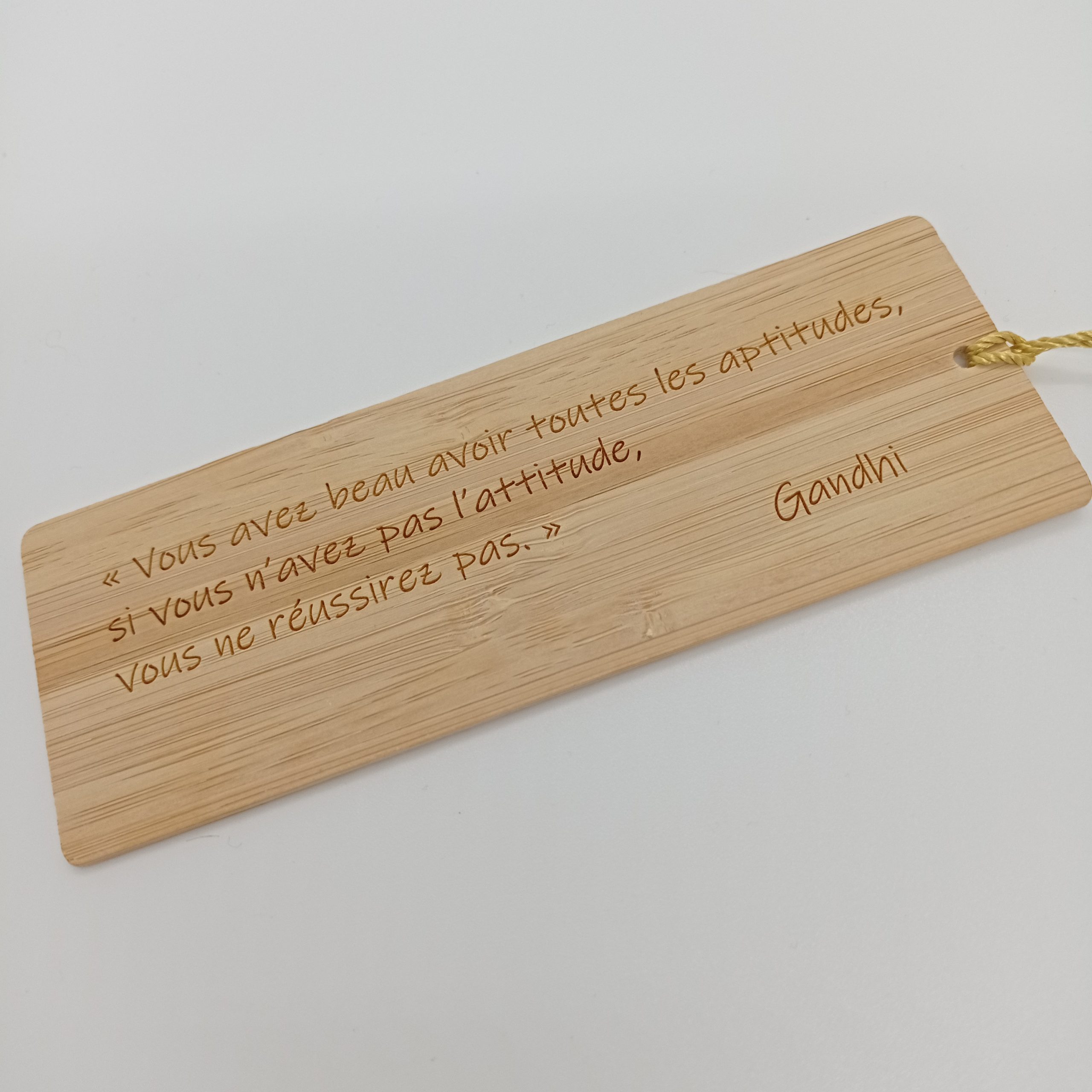 Marque page en bambou avec texte personnalisé