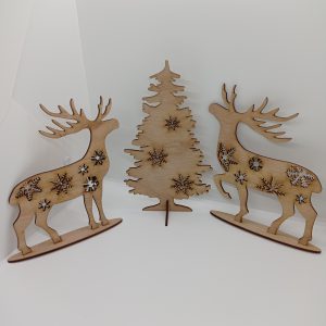 Décoration de Noël en bois : 2 cerfs entourent un sapin