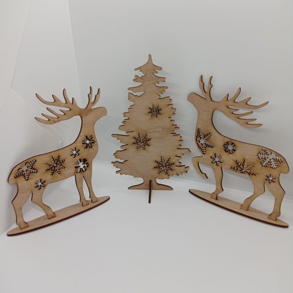 Décoration de Noël en bois : 2 cerfs entourent un sapin